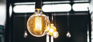 Λογαριασμοί ρεύματος: Μικρές μειώσεις στα τιμολόγια Δεκεμβρίου – Πού θα κυμανθούν οι τιμές – enikonomia.gr