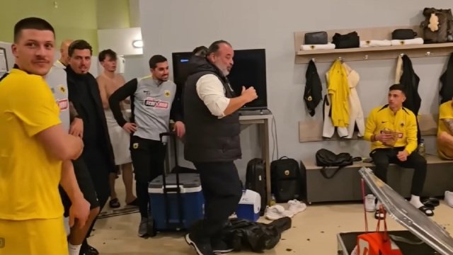 AEK: Χαμός στα αποδυτήρια και έξτρα πριμ από τον Ηλιόπουλο (Βίντεο)