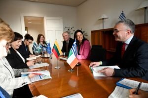 Κομισιόν σε Κεραμέως για συλλογικές συμβάσεις: Η Ελλάδα, έμπνευση για την υπόλοιπη Ευρώπη