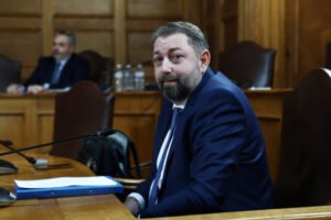 Εξεταστική – Καραποστολάκης: Το ότι ο ΟΠΕΚΕΠΕ μπήκε σε επιτήρηση δείχνει ότι κάναμε δουλειά – Καμία πολιτική