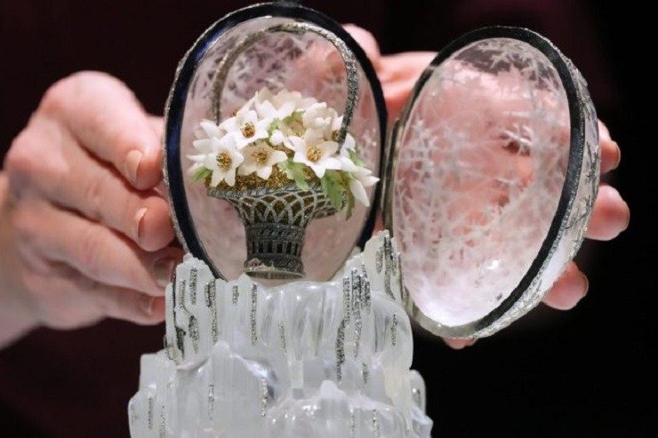 Βρετανία: Το χειμερινό αυγό Φαμπερζέ πωλήθηκε σε δημοπρασία στην τιμή ρεκόρ των 26 εκατομμυρίων ευρώ