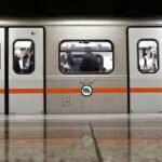 Αναστάτωση στο Μετρό: Νεαροί Παίζουν με τη Φωτιά Τραβώντας τον Μοχλό Κινδύνου σε Συρμό προς Ελληνικό!