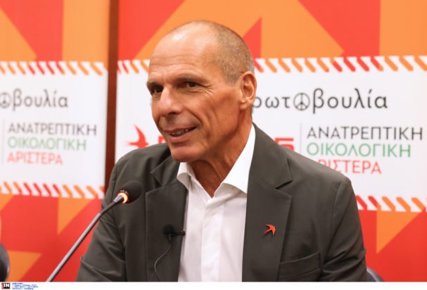 Βαρουφάκης: Ο Αλέξης Τσίπρας έκανε οντισιόν στη σκηνή του Παλλάς με τον ίδιο θίασο