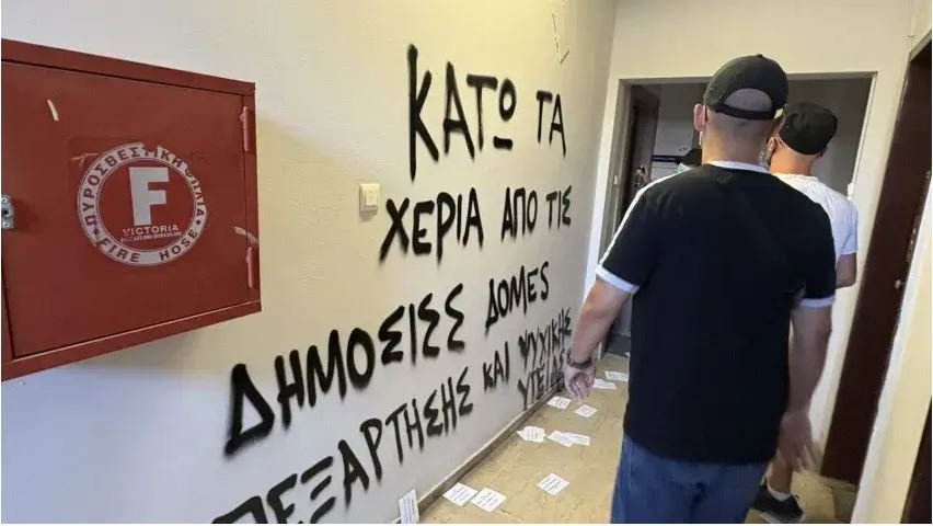 Θεσσαλονίκη: Ταυτοποιήθηκαν τρία άτομα για τα συνθήματα στο πολιτικό γραφείο του Δημήτρη Βαρτζόπουλου