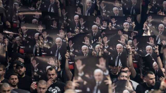 Ζέλικο Ομπράντοβιτς: Συγκλονιστικές αντιδράσεις των φίλων της Παρτίζαν στο παιχνίδι με την Μπάγερν – Ξέσπασαν σε κλάματα (Βίντεο)