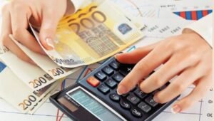 Εφορία: Πόσοι φορολογούμενοι απειλούνται με κατασχέσεις – Πώς μπορούν να ρυθμισθούν οι οφειλές – enikonomia.gr