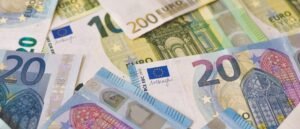 1.000 ευρώ από την ΑΑΔΕ: Ποιοι τυχεροί θα λάβουν το ποσό και πότε – enikonomia.gr