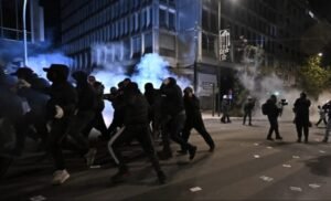 Αθήνα: Ένταση στο τέλος της πορείας για τα 17 χρόνια από την δολοφονία Γρηγορόπουλου