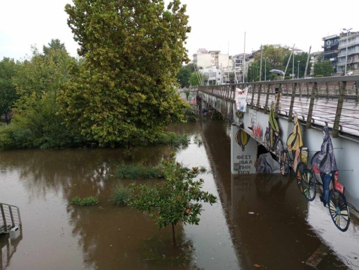 Ο Δήμος Λαρισαίων σε αυξημένη επιφυλακή-Υψηλή η σταθμή του νερού στον Πηνειό