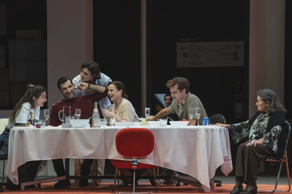 Τρεις προσβάσιμες παραστάσεις για τον Οιδίποδα του Robert Icke στην Στέγη του Ιδρύματος Ωνάση