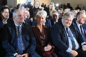 Αιχμές και κριτική κατά της κυβέρνησης από Καραμανλή, Σαμαρά και Βενιζέλο – Τα φωτογραφικά καρέ από την εκδήλωση