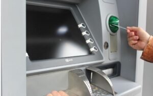 e-ΕΦΚΑ και ΔΥΠΑ: Συνεχίζονται και σήμερα οι πληρωμές – Ποιοι πάνε στα ATM μέχρι την Παρασκευή – enikonomia.gr