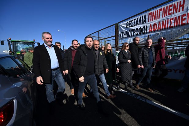 Ο Νίκος Ανδρουλάκης στα μπλόκα της Καρδίτσας και των Τρικάλων: «Ο πρωτογενής τομέας πληρώνει ακριβά την