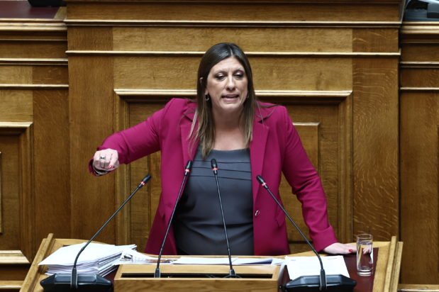 Κωνσταντοπούλου: Υπέβαλε μήνυση στο ΑΤ Εξαρχείων – «Ο Ξυλούρης κατέθετε υπό την προστασία των βουλευτών της