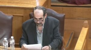 Ύποπτος για απείθεια ο Γ. Ξυλούρης σχετικά με την απουσία του από την εξεταστική του ΟΠΕΚΕΠΕ