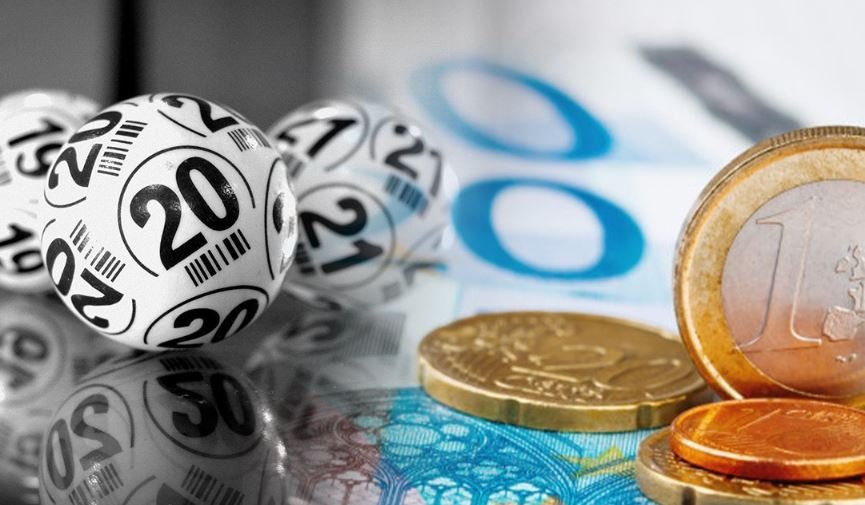 Χριστουγεννιάτικη φορολοταρία: 12 τυχεροί κερδίζουν από 100.000 ευρώ – Ποιοι εξαιρούνται από την κλήρωση –