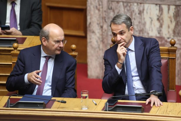 Βουλή: Παρουσία του πρωθυπουργού ξεκίνησε η συζήτηση για τον Προϋπολογισμό – Τα συγχαρητήρια στον Κυριάκο