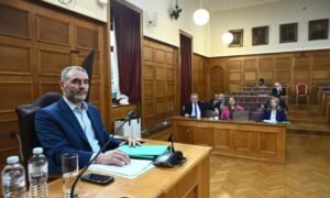 Πηγές ΝΔ: Χνάρης «αδειάζει» ΠΑΣΟΚ – Στον αέρα η γραμμή Ανδρουλάκη για την τεχνική λύση