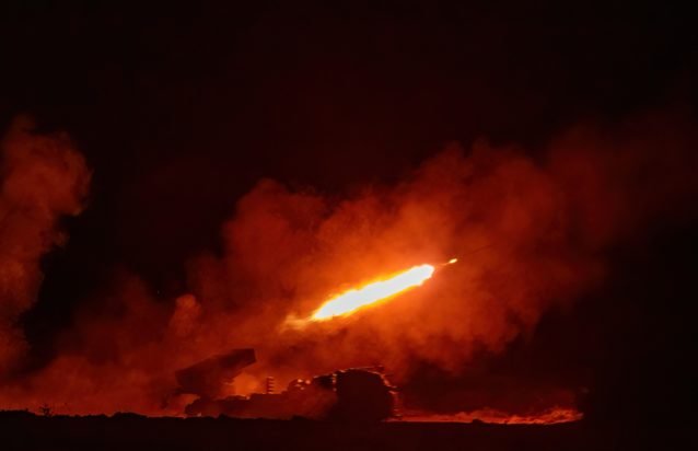 Η λάβα του Πυροβολικού ξεχύθηκε στο Αιγαίο – Δείτε φωτογραφίες και βίντεο