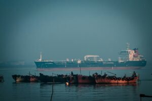 Ναυτιλία σε ζώνη υψηλού κινδύνου: Ερυθρά Θάλασσα, Περσικός και πειρατεία «χαράζουν» το 2026