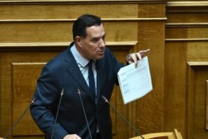 Γεωργιάδης: «Δίνουμε περισσότερα χρήματα για τη δημόσια υγεία, μειώθηκαν τα χρέη των νοσοκομείων» – Έντονες