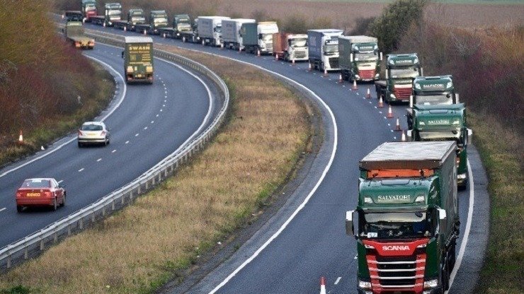 Σε «τεντωμένο σχοινί» η κυβέρνηση: Μετά τους αγρότες, ετοιμάζονται και οι μεταφορείς