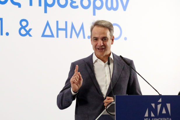 Κυριάκος Μητσοτάκης: Να κρατάμε το βλέμμα των φιλοδοξιών μας ψηλά αλλά και τη ματιά μας χαμηλά