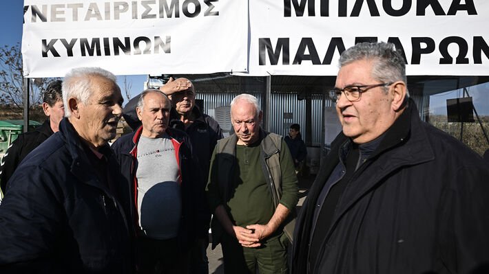 Κουτσούμπας από το μπλόκο των Μαλγάρων: Το ΚΚΕ συμπαραστέκεται στον δίκαιο αγώνα των αγροτών χωρίς