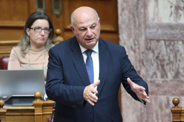 Τσιάρας: «Να ξανασκεφτούν τη στάση τους οι αγρότες και να καθίσουν στο τραπέζι του διαλόγου» – Ομαδικά πυρά