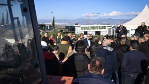 Κουτσούμπας από τα μπλόκα των αγροτών στη Φθιώτιδα: «Ο κόμπος έχει φτάσει στο χτένι»