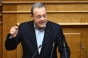 Φάμελλος κατά Φλωρίδη: Δεν είστε άξιος να εκπροσωπείτε το υπουργείο Δικαιοσύνης