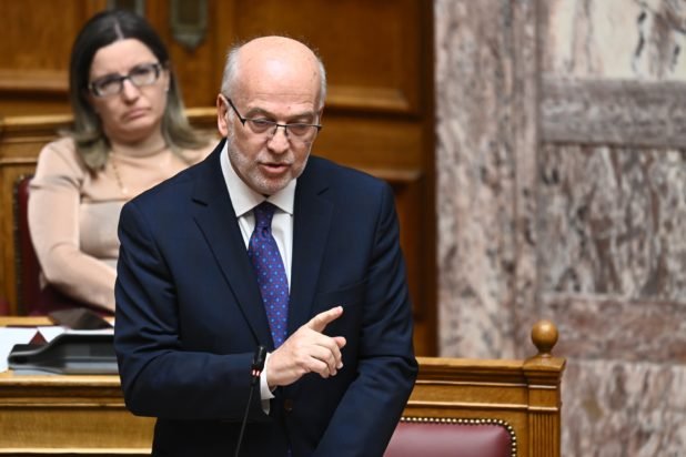 Σύγκρουση Φλωρίδη με Φάμελλο και Χαρίτση στη Βουλή