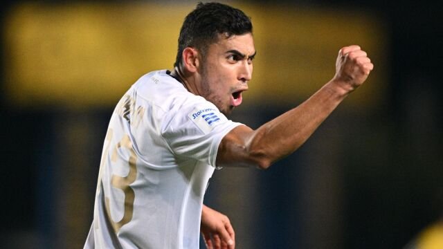 Super League: Η φορτσάτη ΑΕΚ σε απόσταση βολής από τον Ολυμπιακό – Δεν σώζεται ο Πανσερραϊκός (Βίντεο)