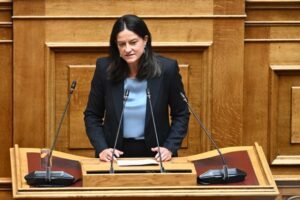 Κεραμέως: Τα κόμματα θα κληθούν σύντομα να πάρουν θέση για την ιστορική συμφωνία με τους κοινωνικούς