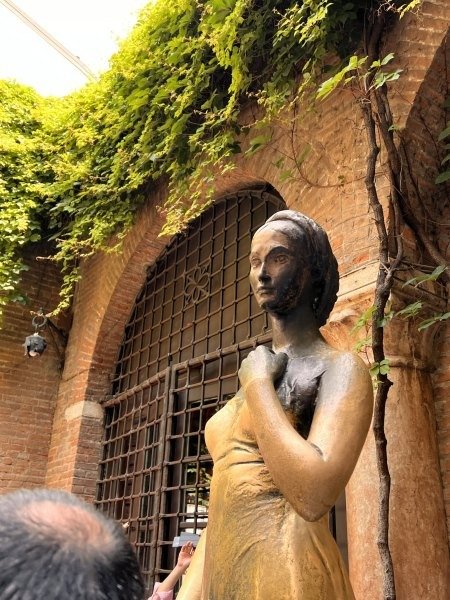 Η Βερόνα βάζει εισιτήριο στο…. σπίτι της… “Ιουλιέτας”