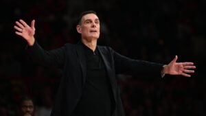 Ολυμπιακός: Η αντίδραση του Μπαρτζώκα για τη διαχείριση των παικτών – “Οι κατηγορίες παραμένουν με ή χωρίς το ρολόι”