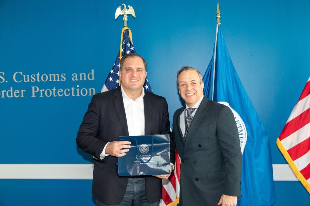 Πιτσιλής: Συνάντηση με τον επικεφαλής της Υπηρεσίας Τελωνείων και Προστασίας Συνόρων των ΗΠΑ – Ενίσχυση της