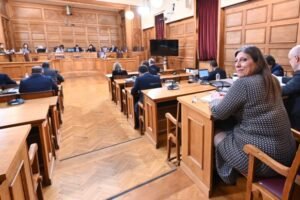 Νέο επεισόδιο στην Εξεταστική ανάμεσα σε Κωνσταντοπούλου και Συρεγγέλα – Διακόπηκε προσωρινά η συνεδρίαση