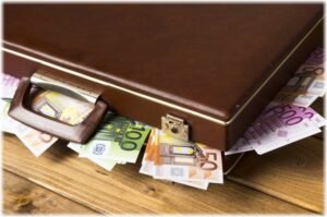 ΟΠΕΚΕΠΕ: Δέσμευση τραπεζικών λογαριασμών επτά κατηγορούμενων και 13 εταιρειών με εντολή Βουρλιώτη