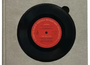 «Μίκης Θεοδωράκης – 100»: Ένα πολυτελές λεύκωμα με σπάνια τεκμήρια και ανέκδοτα ηχητικά ντοκουμέντα σε βινύλιο