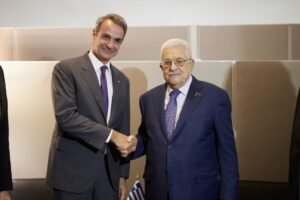 Στη Ραμάλα ο Κυριάκος Μητσοτάκης: Συνάντηση με τον Mαχμούντ Αμπάς – «Είμαστε έτοιμοι να συνεισφέρουμε»