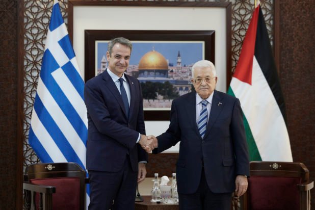 Μητσοτάκης στη συνάντηση με Αμπάς: Για εμάς, η προστασία των αμάχων και ο σεβασμός του Διεθνούς