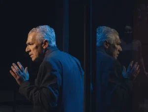 Ο «Αρχιμάστορας Σόλνες» στο Θέατρο της Οδού Κυκλάδων – Λευτέρης Βογιατζής