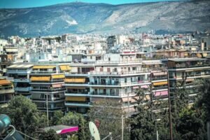 Βουτιά 24% των ξένων επενδύσεων σε ακίνητα αλλά οι τιμές των κατοικιών ανεβαίνουν!