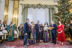 Προεδρικό Μέγαρο: Έψαλαν τα κάλαντα στον Κωνσταντίνο Τασούλα – Δείτε φωτογραφίες