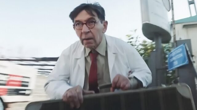 ΠΑΟΚ: Ο Γεράσιμος Σκιαδαρέσης, η χαμένη βαλίτσα και το χριστουγεννιάτικο κλιπ που έγινε viral (Βίντεο)