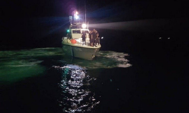 Πτώση Ι.Χ. στο λιμάνι Νέων Στύρων – Σώοι οι τέσσερις επιβαίνοντες