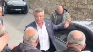 Φενέρμπαχτσε: Ξέσπασε σε δάκρυα ο Σαντετίν Σαράν επιστρέφοντας στα γραφεία μετά την αποφυλάκισή του – Δείτε βίντεο