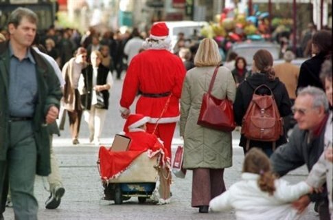 Ανοιχτά σήμερα καταστήματα και σούπερ μάρκετ, πώς θα λειτουργήσουν – Σκυτάλη στις εκπτώσεις