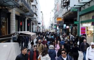 Χειμερινές εκπτώσεις 2026: Τι διευκρινίζουν Εμπορικοί Σύλλογοι για τις προσφορές – enikonomia.gr